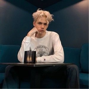 Meet your Posher, Bobbie